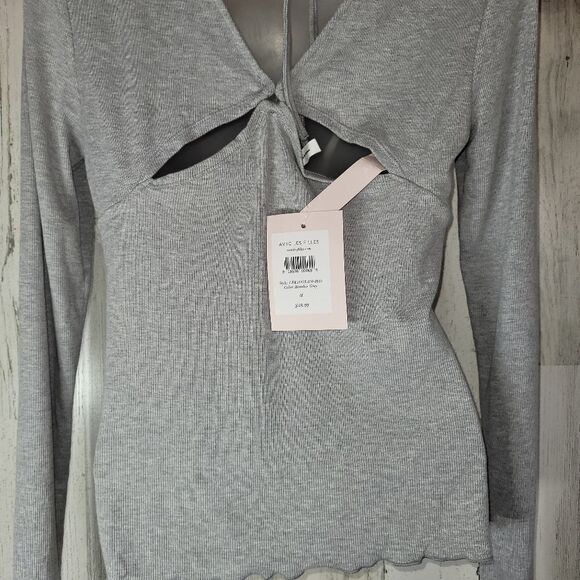 NWT Avec Les Filles Heather Grey V Neck Top - Picture 9 of 10